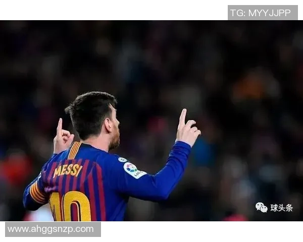 足球场上风云起 球星争锋诗意扬 描绘绿茵传奇梦