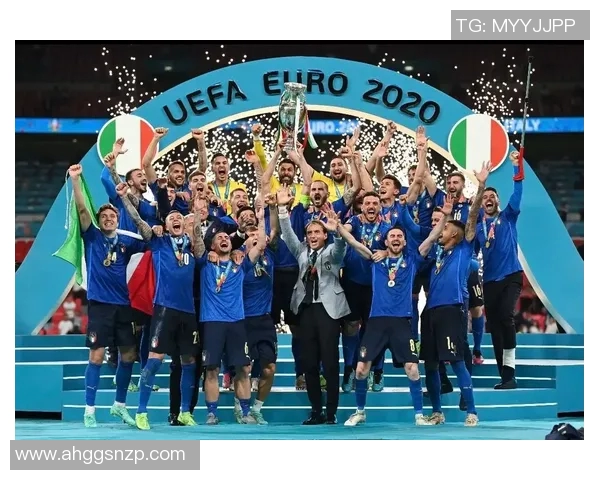 球场风云人物那些有槽点的足球球星背后的真实面目揭秘