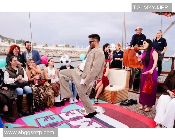 足球巨星携佳酿亮相绿茵盛宴激情与美酒共舞辉煌时刻